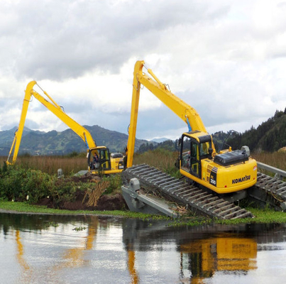 بیل مکانیکی آبی خاکی با برد 14 متری , CAT320 Long Boom Arm Digging The River